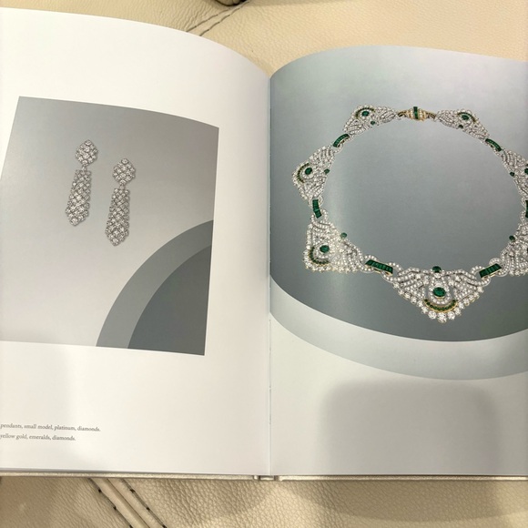 Van Cleef & Arpels Hardcover Jewel Collection Book Catalog - Picture 7 of 8